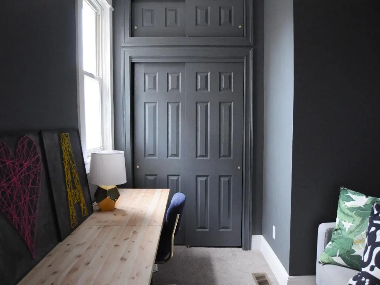 Seventeen captivating living room color schemes that will undoubtedly stimulate a...