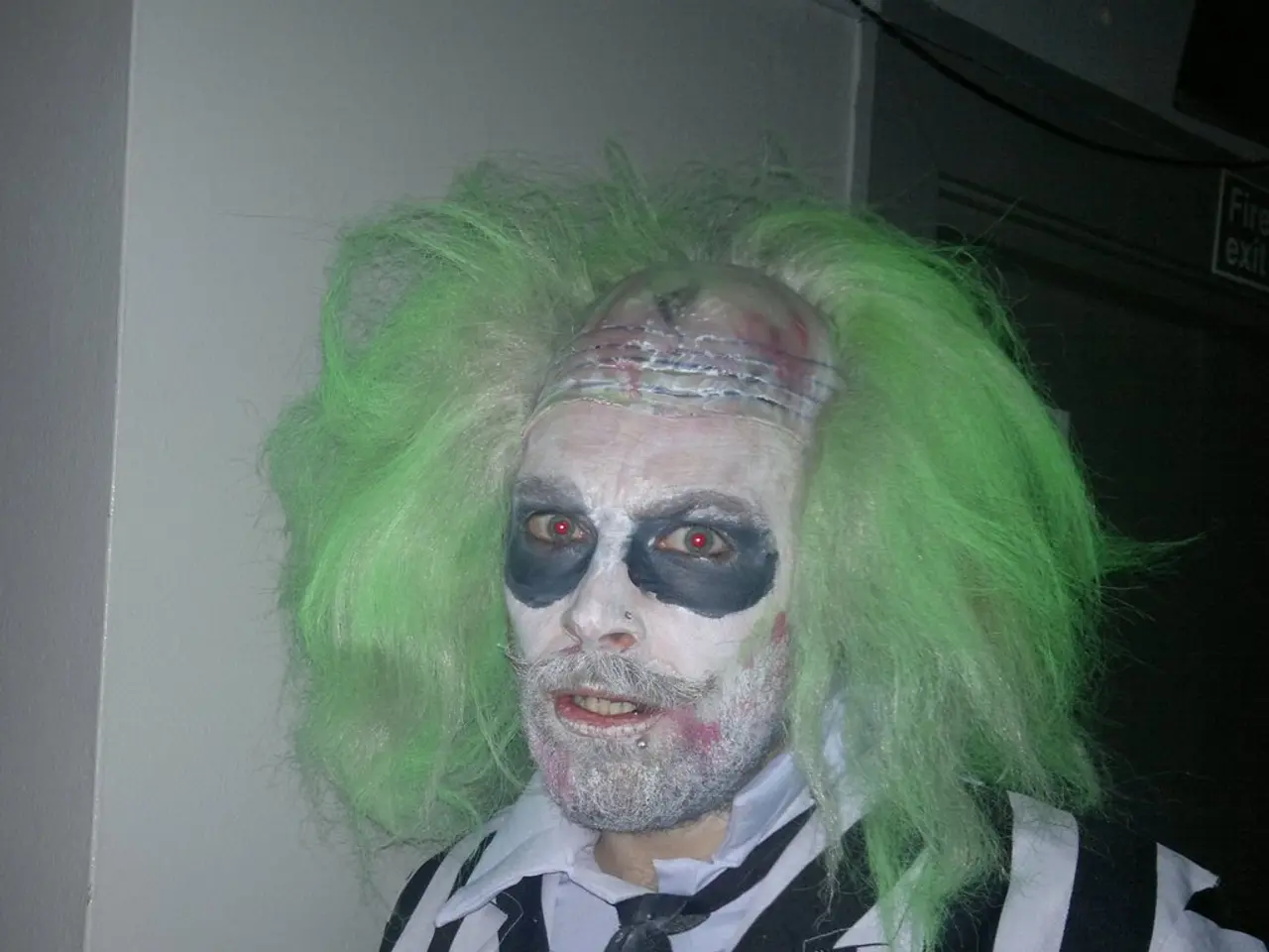 Revamped TV model delivers retro-style fear for Halloween decorations