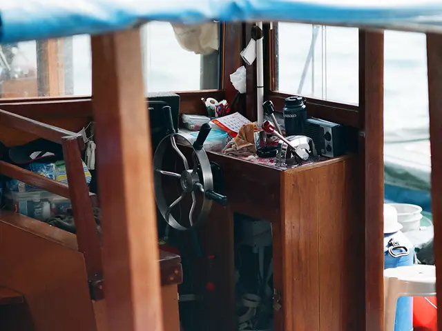 Piano boat titled 'Rachmaninov' headed back to London's waterways