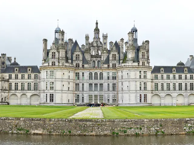 Ahead to Castel Gandolfo for a visit.