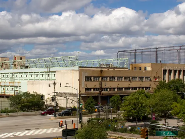 Completion of construction works on the Konrad-Adenauer ring; traffic now unobstructed.