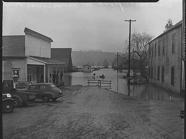 Smoking in English garden now permitted, restricted to certain areas by court decree