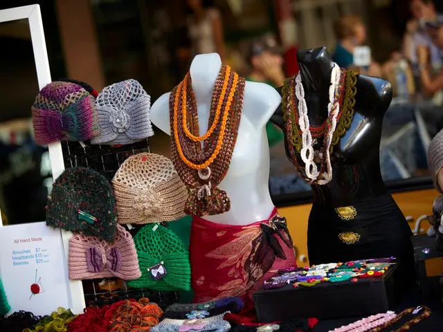 Streamlined Fashion with Capsule Wardrobe Tips: Optimize Your Closet, Simplify Choices, and...