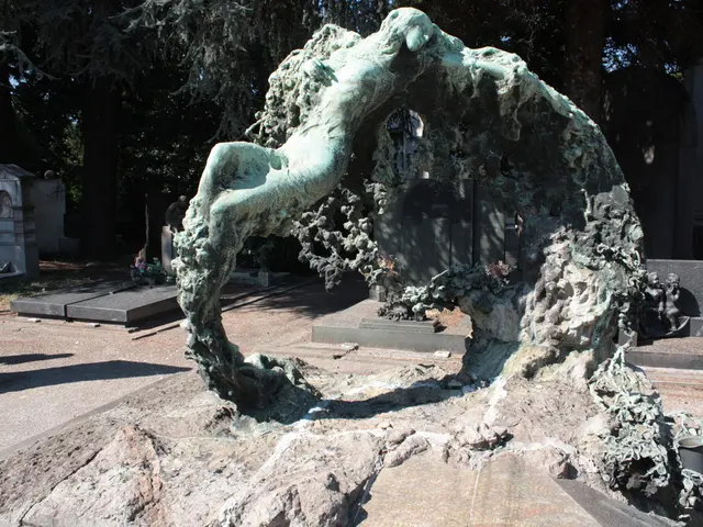 Graveyard renovation succeeds after thirty years: Leipzig's historic Johannisfriedhof with video...