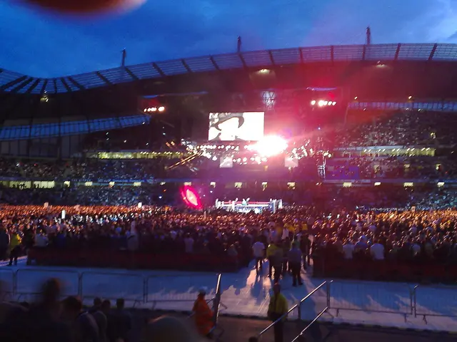 Outdoor Electronic Equipment Conference's Flashlight Offering: Equipped with an RGB Pixel Screen...