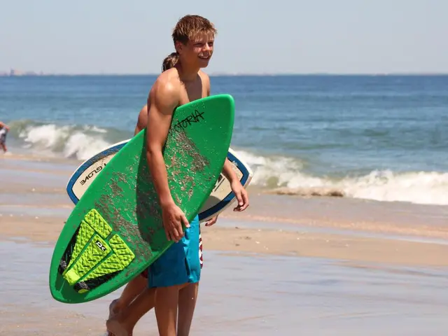 Dramatic Surf Club showdown: Lacey and Jo engage in a heated argument!